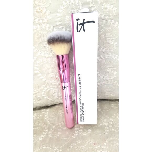 IT Cosmetics Heavenly Luxe Limited Edition Complexion Perfection Brush. - Picture 3 of 3